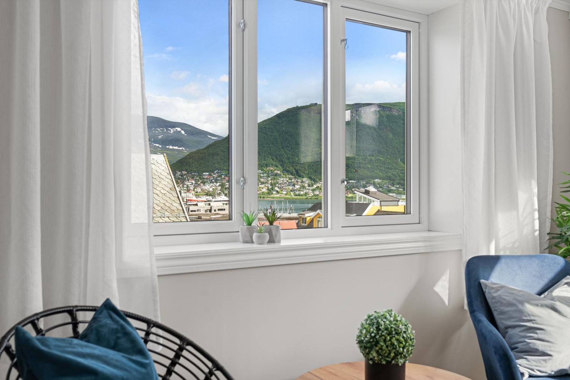 Arctic Homes - Historical Tromso House With View Екстер'єр фото